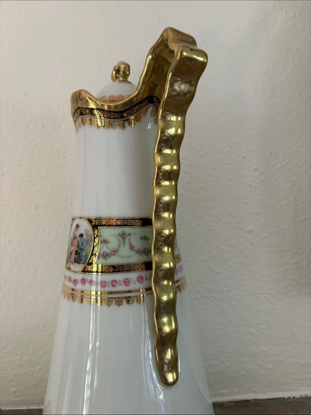1895 Hohenzollern Chocolate Pot with lid.